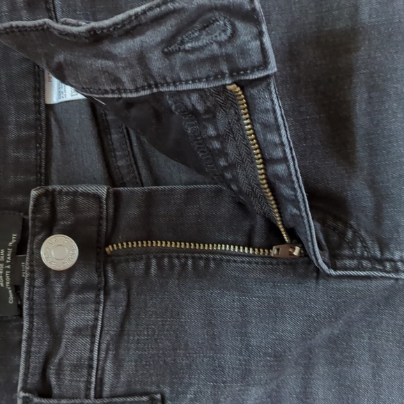 Banana Republic. High-Rise Black Slim Jean.  Petite Black Wash. Size 28/06 - Picture 8 of 9